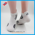 Customized logo design Jacquard polyester sproty mens socks